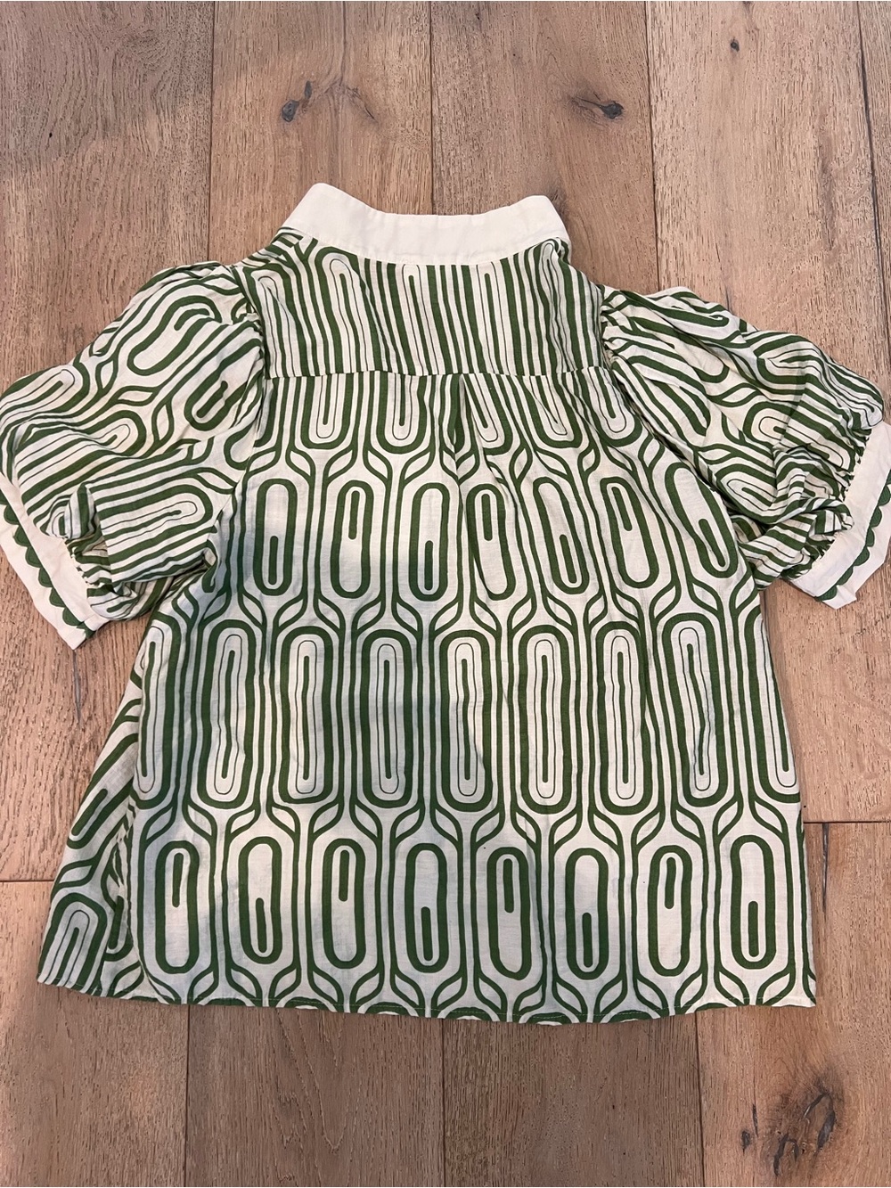 entro Green & White Geometric Puff Sleeve Top - Picture 2 of 3